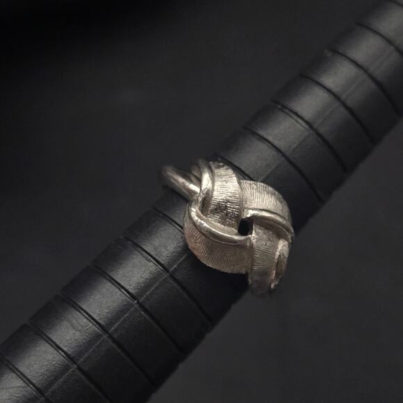 Vintage Avon 1973 French Twist Ring Silver Tone Size 4.75 - Picture 3 of 9